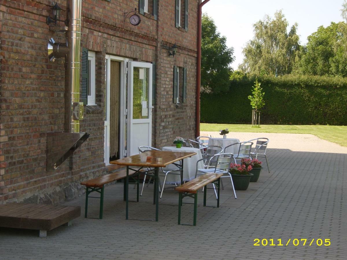 B & B Gross Methling Dargun Extérieur photo